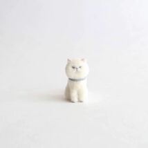 ハンドメイド　モフモフ白猫　羊毛フェルト　人形　ミニチュア　猫　ドールハウス _画像2