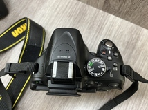 【DK 23849】１円～ ニコン Nikon D5200 AF 18-200mm F/3.5-6.3 MACRO Φ62 A14 レンズ割れ ケース付 箱無し ベタ付き有 起動確認済 現状品_画像3