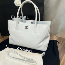 ★美品 シールあり★CHANEL シャネル エグゼクティブ トートバッグ 2way ショルダー ホワイト シルバー金具 ターンロック ココマーク_画像1