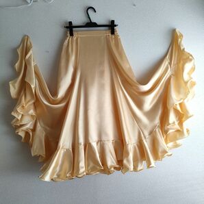 フラメンコ　社交ダンス　ステージ衣装　黄色いサテンのロングスカート
