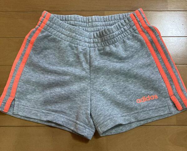 アディダス adidas ガールズ 子供 ショートパンツ 短パン 150 スウェット グレー ハーフパンツ ショーツ ランニング 