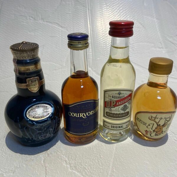【ミニボトル】ロイヤルサルート21年(陶器)、Courvoisier V.S.O.P、他2本　計4本のミニボトルセット