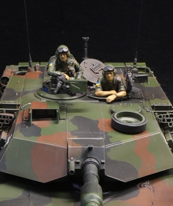 アメリカ M1A1戦車 ビッグガン エイブラムス （1/35スケール ミリタリーミニチュア No.156 35156）