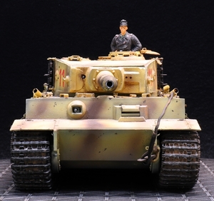 1/35 ドイツ軍 タイガーⅠ（中期型）11号車フリウル金属履帯＋金属砲身＋戦車兵フィギュア×１体付き 制作完成品