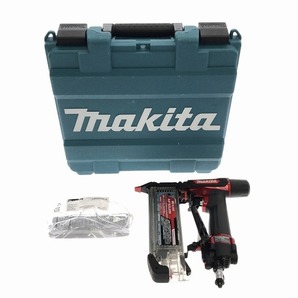 ☆中古美品☆ makita マキタ 55mm 高圧仕上げ釘打ち機 AF552H 赤/レッド フィニッシュネイラ エアツール 内装業 釘打機 89668の画像3