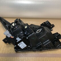 新品未使用　日産　純正　エルグランド　E52 前期　HID 左のみ　ヘッドライト　【CP1154】(154000)_画像2