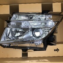 新品未使用　日産　純正　エルグランド　E52 前期　HID 左のみ　ヘッドライト　【CP1154】(154000)_画像1