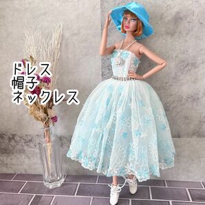 ポピーパーカー　バービー人形　服　ドレス 帽子　ネックレス　水色　花の刺繍