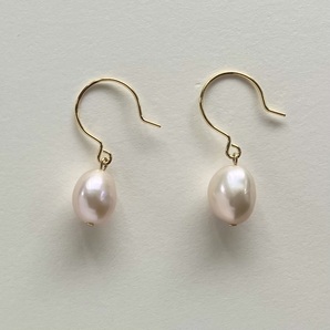 淡水パール　揺れる　ピアス　イエローゴールドカラー　真珠　ホワイトパール　ピンク　Pearl
