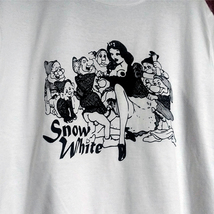 送込　Snow White　白雪姫＆7人のエロ小人　半袖Tシャツ　白　2XLサイズ_画像1