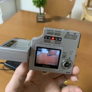 KYOCERA カメラ Finecam SL400R 4.0Megapixels SD128MB.の画像1
