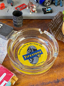 オールドアドバタイジング　ガラスアッシュトレイ　（ファイアストン）　灰皿　■　アメリカン雑貨　アメリカ雑貨