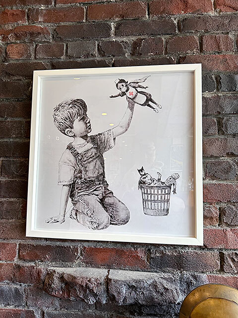 Banksy Art Frame (Game Changer) Póster con pintura enmarcada en madera Game Changer ■ American Goods American Goods, antiguo, recopilación, anuncio, Productos novedosos, letrero