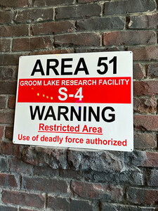 エリア51の警告看板　アルミサインボード　（GROOM LAKE）　■　アメリカン雑貨　アメリカ雑貨