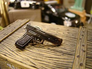 ガンマニアのための銃型ピンバッジ　（グロック）　アメリカ雑貨　アメリカン雑貨