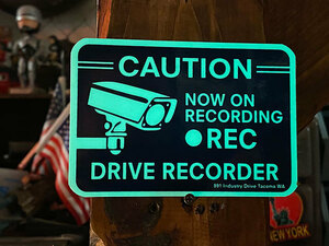 ドライブレコーダー録画中　蓄光セキュリティサイン　（裏面シール付き）　■　アメリカン雑貨　アメリカ雑貨