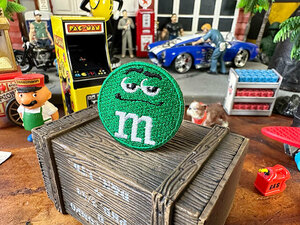 M&M's　ラウンドチョコワッペン　ミニサイズ　（グリーン）　■　アメリカン雑貨　アメリカ雑貨