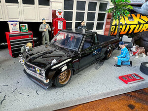 Jada　1972年ダットサン　ピックアップトラック　620　ダイキャストミニカー　1/24スケール　（ブラック）　■　アメリカン雑貨