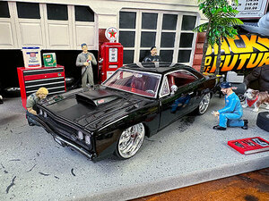 Jada　1970年プリムス　ロードランナー　ダイキャストミニカー　1/24スケール　（ブラック）　■　アメリカン雑貨　アメリカ雑貨