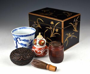 【蔵A3316】古美術　野点蒔絵茶箱　古染付筒碗(祥瑞手明時代）　竹根茶入　具利香合　赤絵振り出し瓶