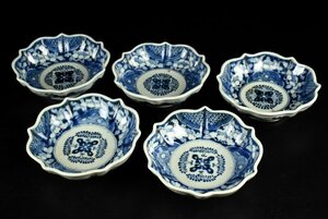[ warehouse c9601] old Imari blue and white ceramics wheel flower type .. plate . customer 