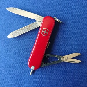 VICTORINOX(ビクトリノックス)クラシック シグネチャー (590)