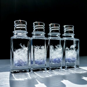 12月誕生石『タンザナイト』ストームグラスミニ　天然石入りストームグラス　香水瓶ストームグラス　ガラスインテリア　誕生石　香水瓶