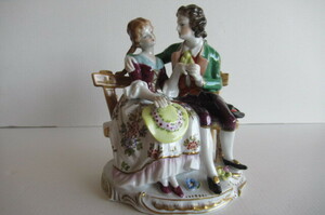 ◆フォルクシュテッド◆陶器人形　椅子に腰かける男女