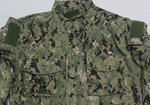 MJ77アメリカ軍実物USNアメリカ古着ファティーグジャケットABUシービーズ刺繍SEABEES特殊部隊AOR迷彩Mミリタリージャケット海軍NAVY