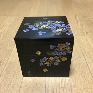 お重 重箱 木製漆器 漆器 三段重 紫陽花 弁当箱 小物入れ 懐石道具 黒塗 伝統工芸品 古美術 60サイズ発送