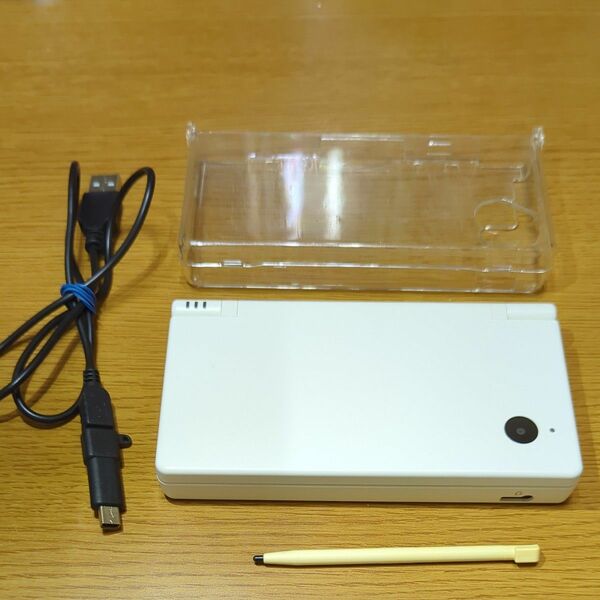  ニンテンドーDSi （タッチペン、充電アダプター、クリアケース付きます）