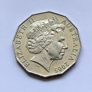 【希少品セール】オーストラリア エリザベス女王肖像デザイン 50セント硬貨 記念デザイン 2005年 1枚