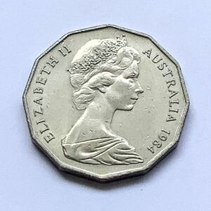 【希少品セール】オーストラリア エリザベス女王肖像デザイン 50セント硬貨 1984年 1枚