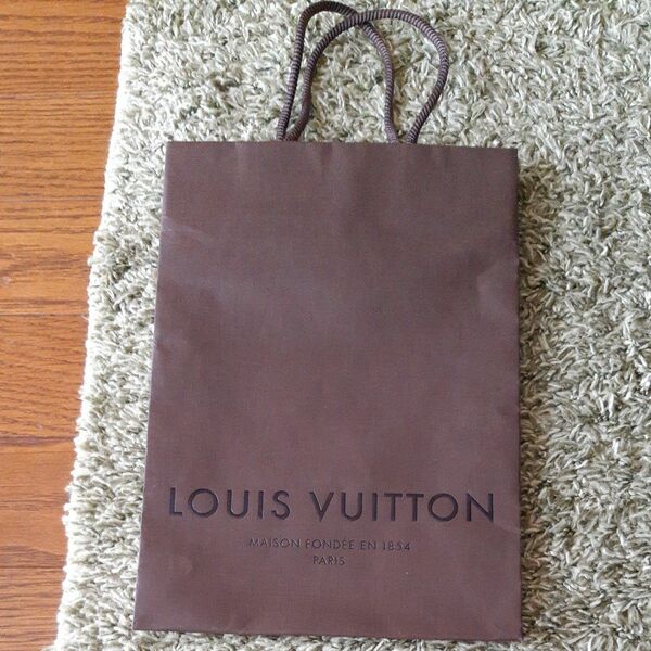 LOUIS VUITTON 紙袋 三枚 収納袋 2枚 巾着タイプとフラップタイプ