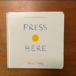 洋書　PRESS HERE まるまるの本　英語　絵本 英語 洋書