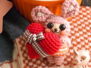  knitting ... Chan Heart soft toy wool felt 