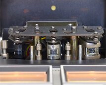 AKAI GX-630D オープンリールデッキ 専用カバー リールクランパー付き_画像4