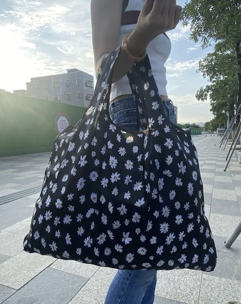 ■新品■エコバッグ【小花】【デイジー】大容量　コンパクト　簡単　　かわいい　便利　ショッピングバッグ