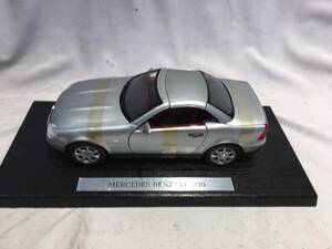 ■11659■美品■メルセデスベンツ シルバー SLK230 1：18 模型 置物 車 MERCEDES BENZ SLK230 インテリア ミニチュア