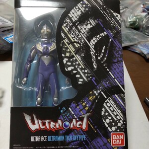  Bandai ULTRA ACT Ultraman Tiga Sky модель 