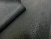 Y74黒ヌメ革タンニン鞣　オイル床革バインダー加工　使い込みで艶と毛羽立ち楽しむ革古代ヨーロッパ仕様　1,4~1,6ミリ　最長部約67×46㎝　_画像1