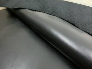 Z66【特価】黒艶有　形状良好　オイル含　コンビ鞣しタンニン含　1,5~1,7ミリ　スムース　最長部約86×66㎝　革小物レザークラフト　靴材料