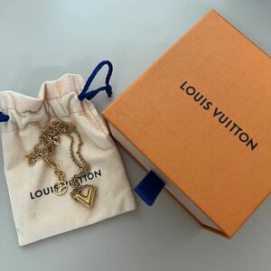 LOUIS VUITTON ネックレス エセンシャル V イエローゴールド M61083