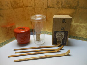 R２４．０５TP-No１０９ 茶道具小物色々 茶筅・茶筒・茶さじ(４本)数穂(２ヶ)弥生堂謹製 綺麗です(未使用？)