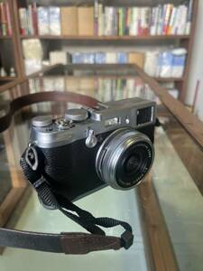 FUJIFILM X100