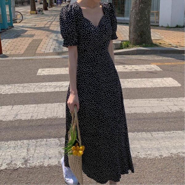 美品 未使用 小花柄 ワンピース レディース 半袖 春 夏 黒
