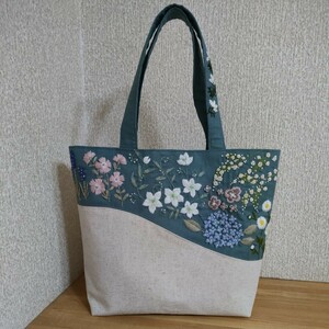 ハンドメイド♪たくさんのお花の手刺繍♪手提げバッグ♪