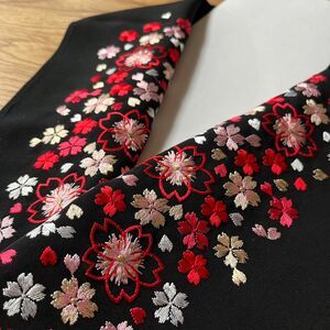 新品　メリハリブラック　刺繍半衿　　成人式　卒業式　きもの　袴におすすめ