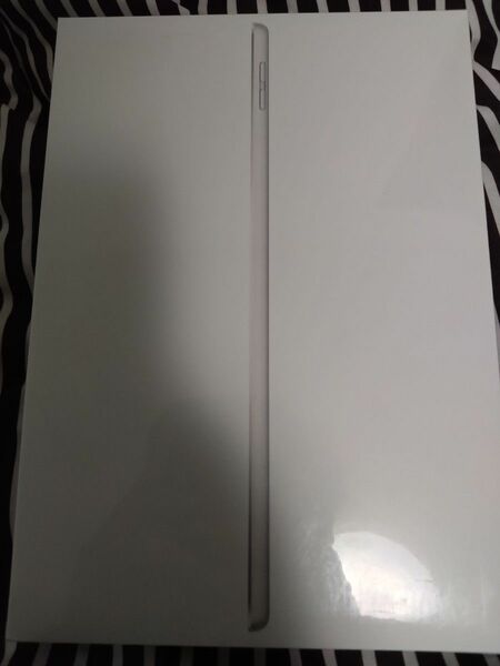 未開封　シュリンク付　Apple　iPad　第９世代　Wi-Fiモデル　64GB　10.2インチ　MK2L3J/A シルバー 