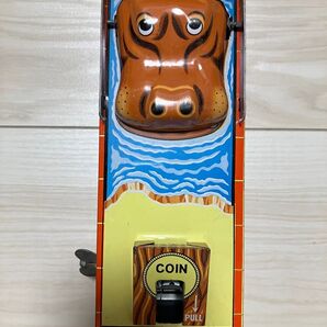 昭和レトロ ゼンマイ式貯金箱 ブリキ製「HAPPY HIPPO BANK」カバ 貯金箱 置物 ガレージ